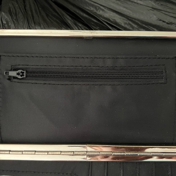 Buxton Floral Bouquet Christian Wallet - Picture 4 of 7